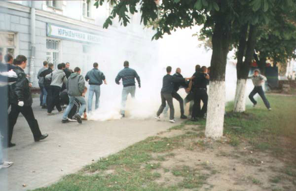 Сутычка мінскіх Дынамаўцаў з гомельскімі фанатамі, 2001 год